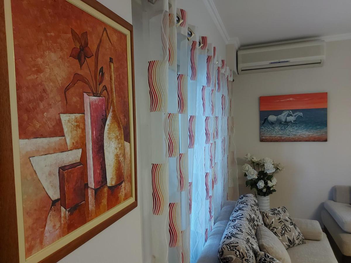 Bral Apartments 8 Two-Bedroom Beachfront Durres Bagian luar foto