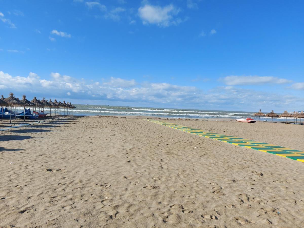 Bral Apartments 8 Two-Bedroom Beachfront Durres Bagian luar foto