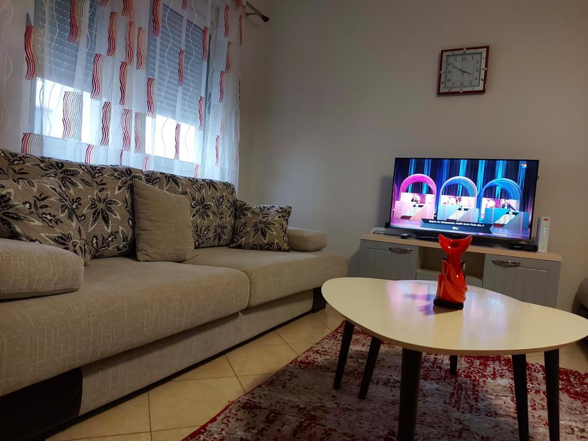 Bral Apartments 8 Two-Bedroom Beachfront Durres Bagian luar foto