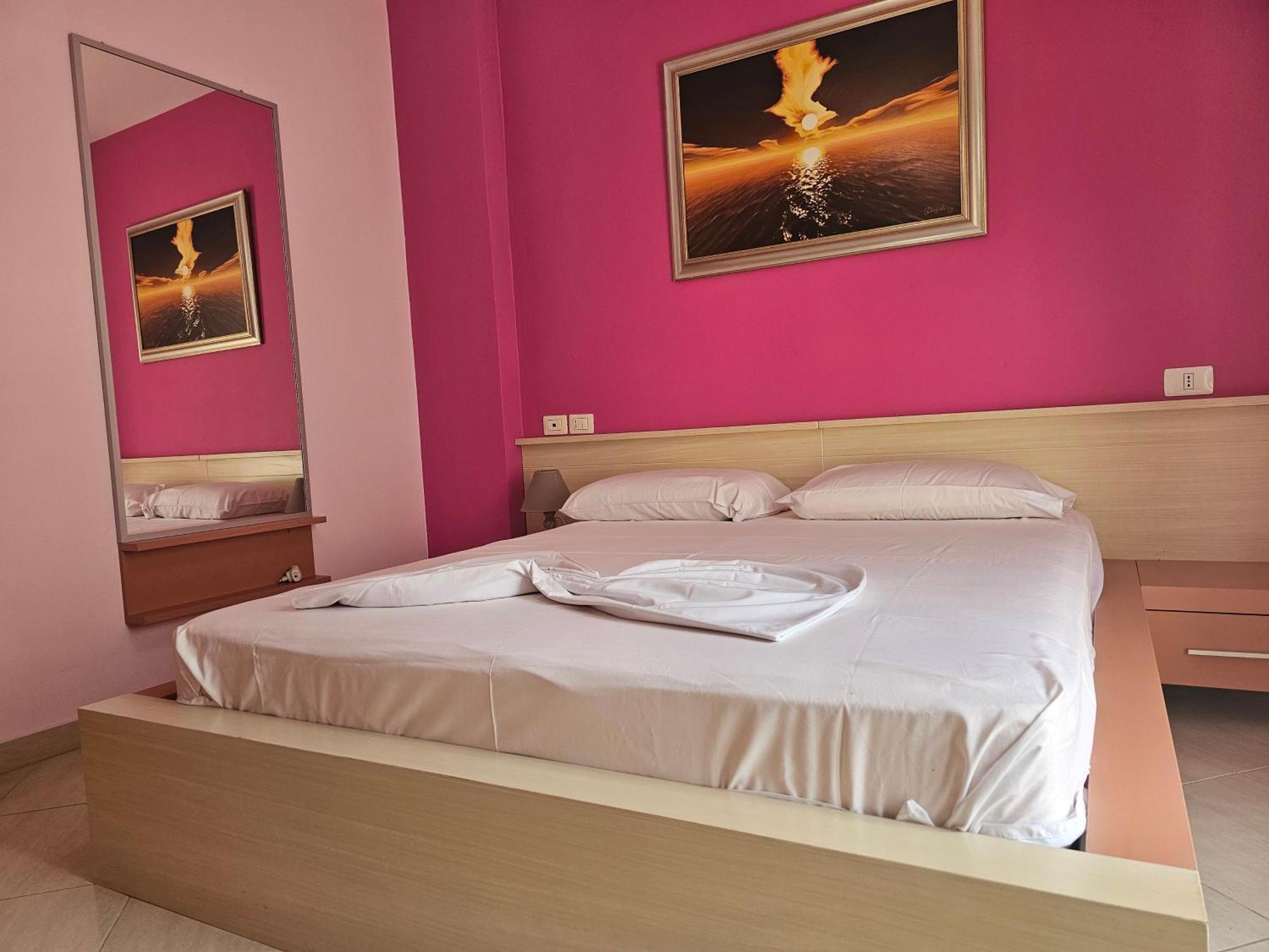 Bral Apartments 8 Two-Bedroom Beachfront Durres Bagian luar foto
