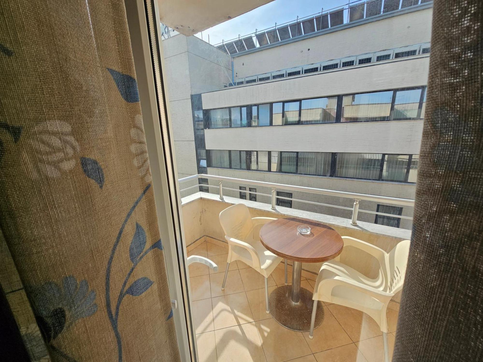 Bral Apartments 8 Two-Bedroom Beachfront Durres Bagian luar foto