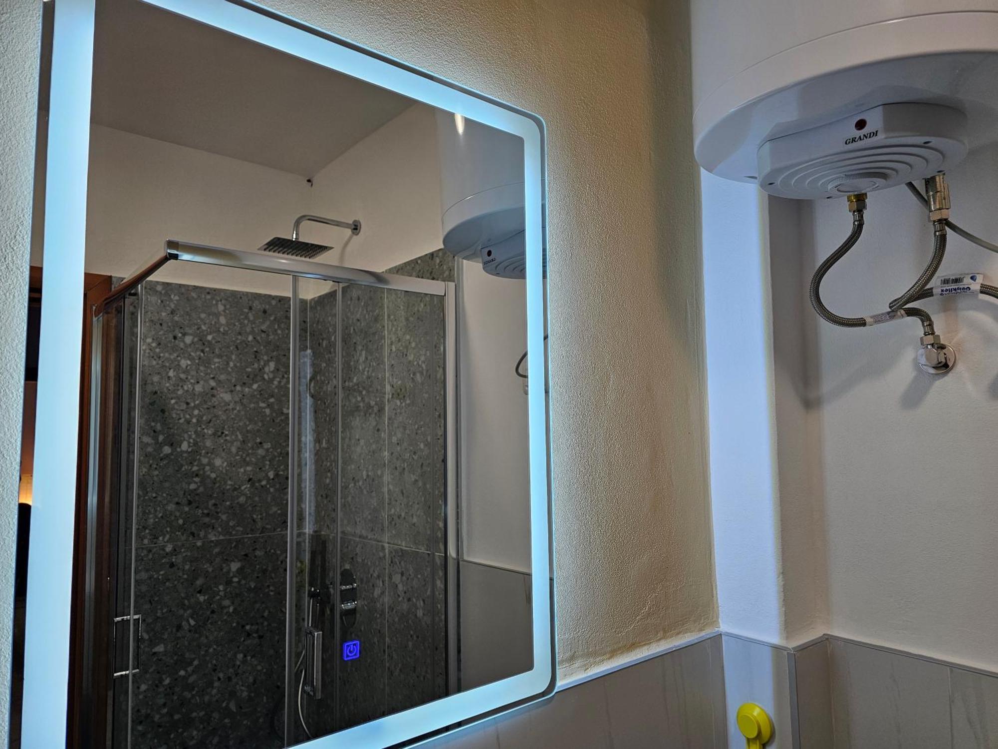 Bral Apartments 8 Two-Bedroom Beachfront Durres Bagian luar foto