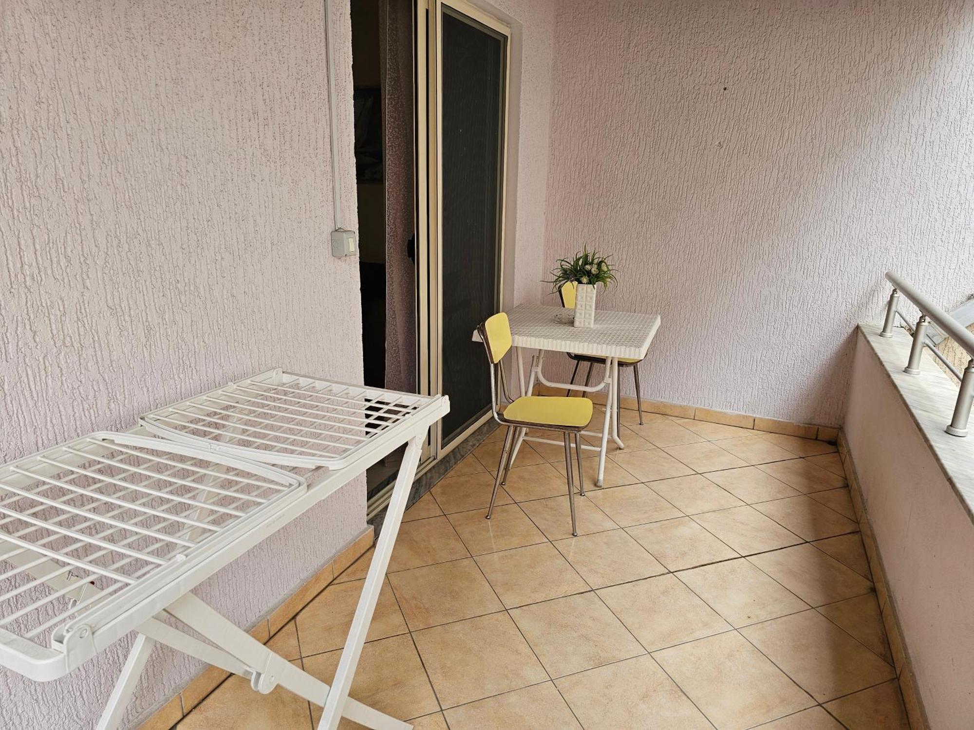 Bral Apartments 8 Two-Bedroom Beachfront Durres Bagian luar foto